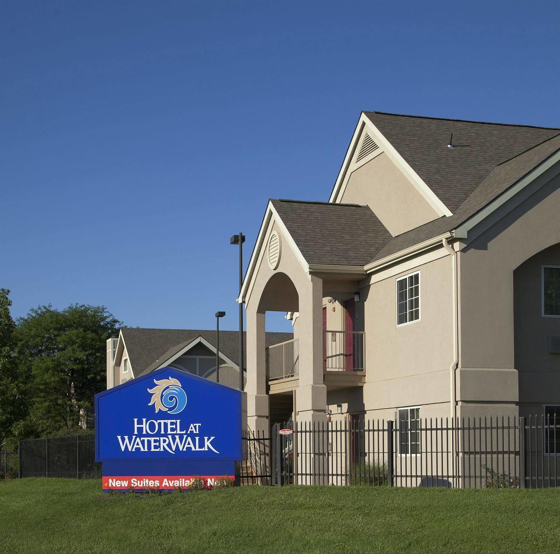 Hotel At Waterwalk Wichita Exterior foto